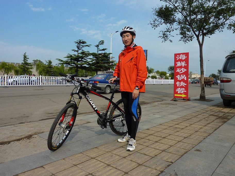 身後就是傳說中的蓬萊閣！我已經去過兩次了，所以這次就沒進去 呵呵