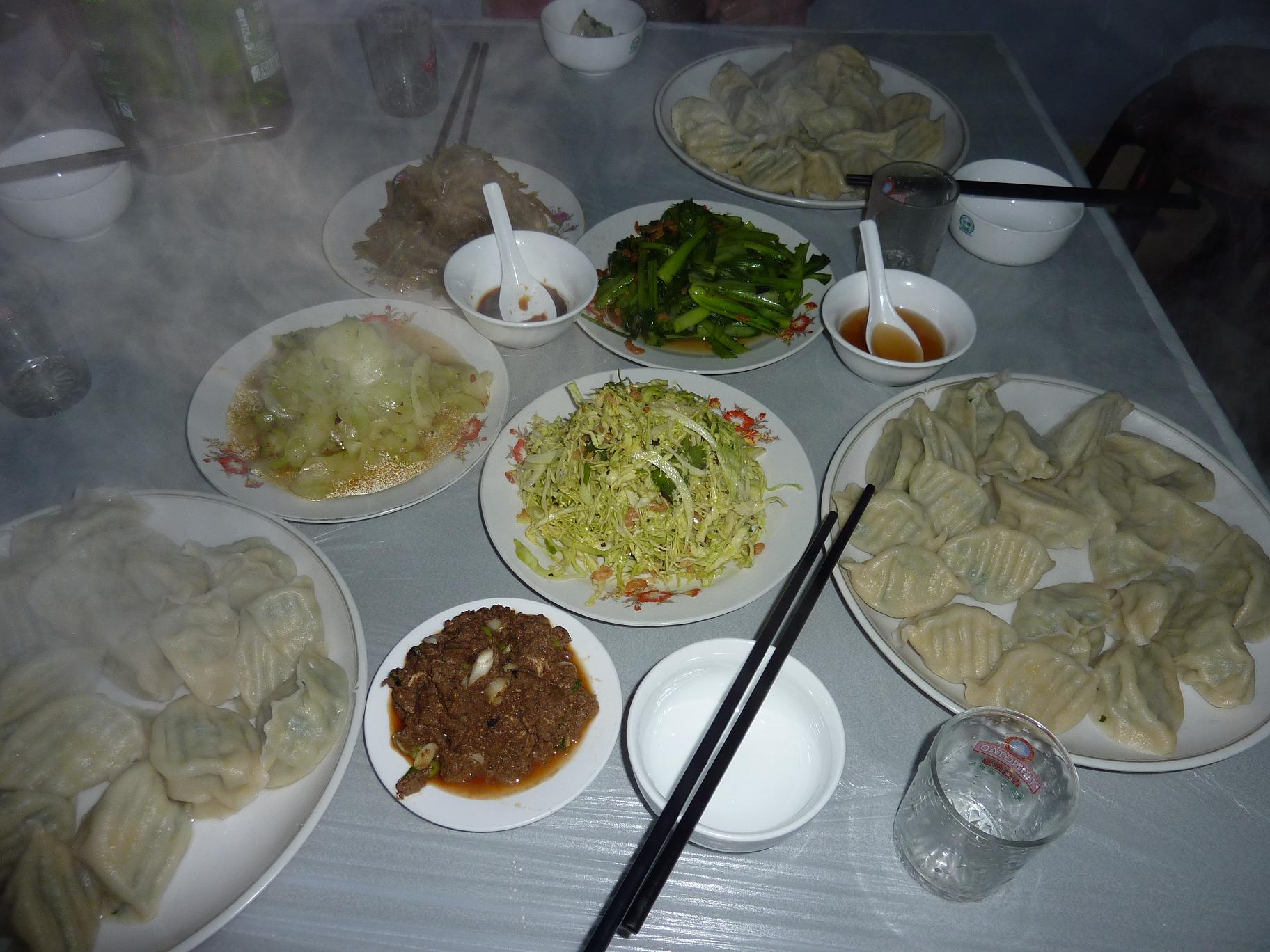 鮁魚陷的大餃子。我自己吃了一盤半，外加600ML的碳酸飲料！