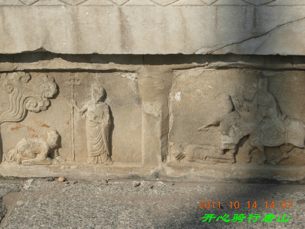 石经幢底座的雕刻