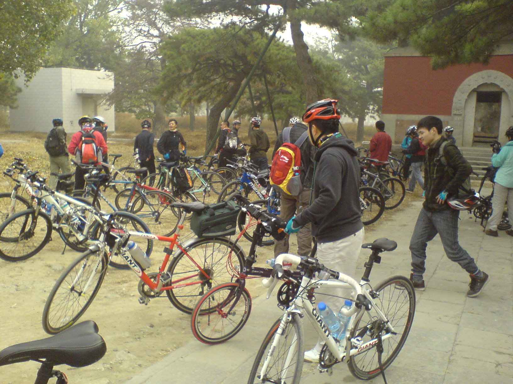 第一站九王坟~图片肿么看起来像二手车交易市场。。