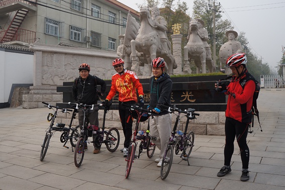 四辆P18 有三辆紫色的