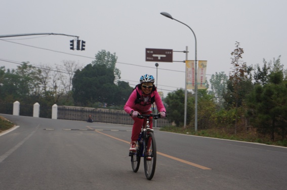 放坡时 满队一直叮嘱我 一定要注意安全 说我车把高 怕我摔车 特别担心我  这让我放坡的时候格外加了小心 谢 ...