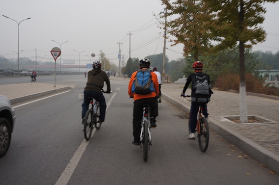 跟大部队分离 回西边的六人组 追他们这五辆山地可把我累坏了