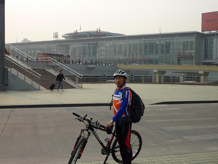 淄博火車站。出發