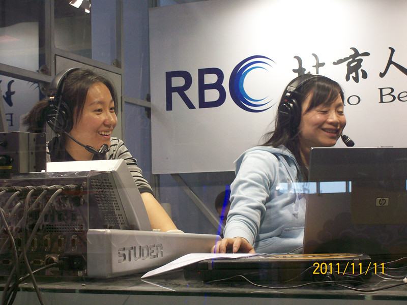 北京体育广播的主持人梦莹和晓丽