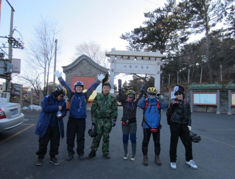 看看伍佰猥琐的样子，哈哈