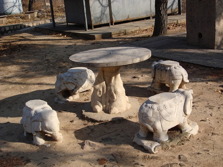 很有爱的小象石凳