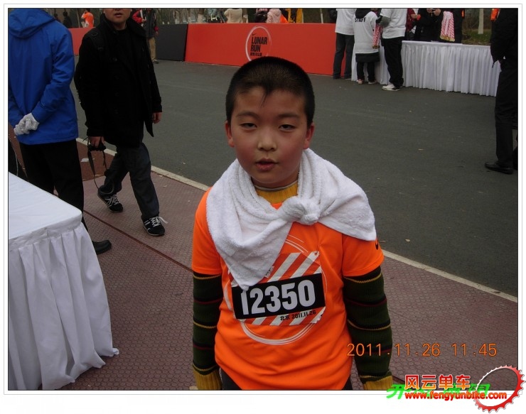 这小盆友精神吧