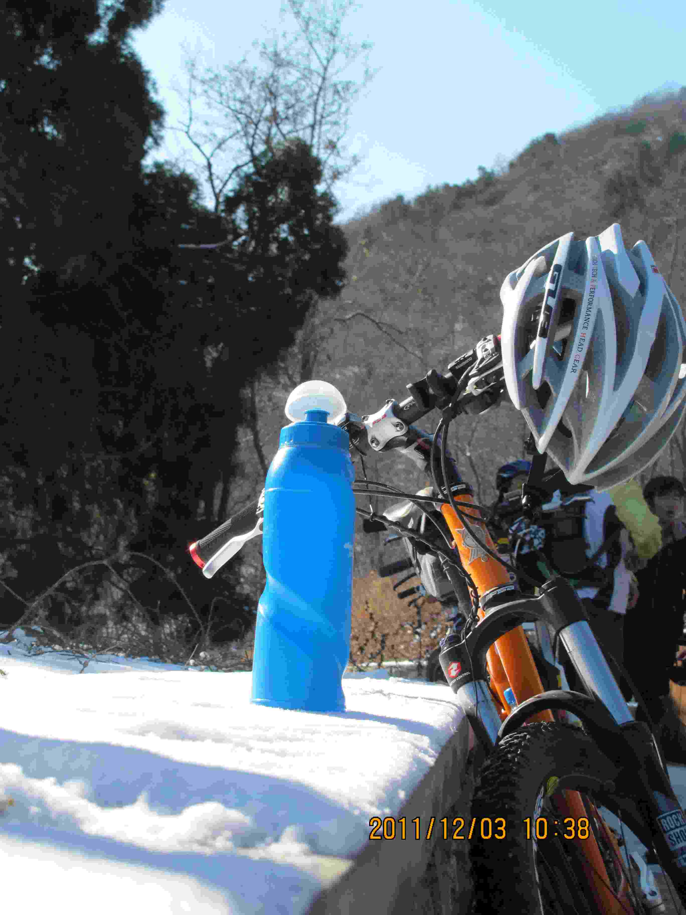 14果园上水泥路  水壶特写.JPG