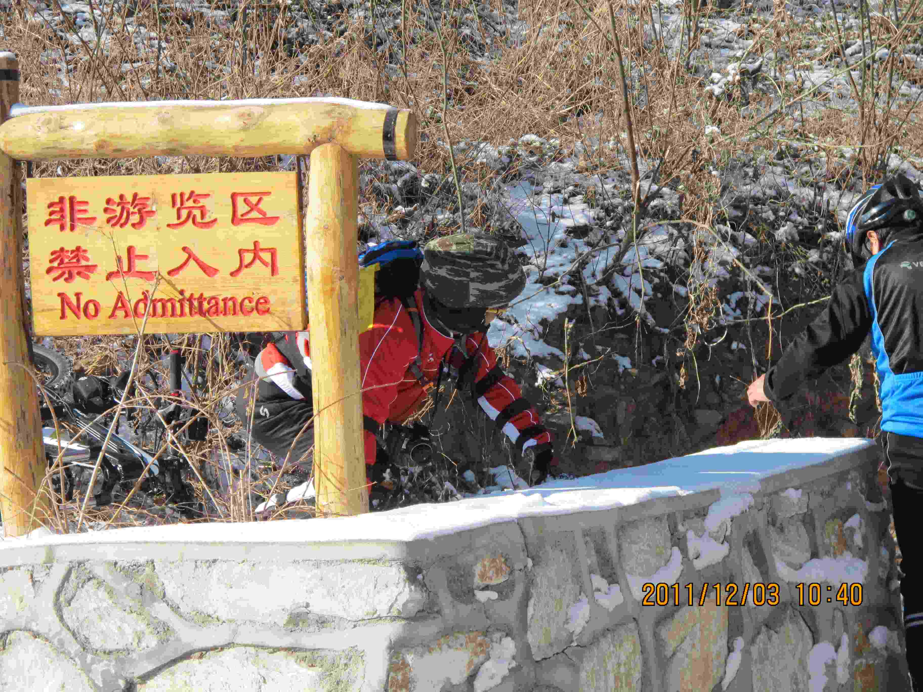 20圈哥一不留神摔了一跤   护具给力    无碍.JPG