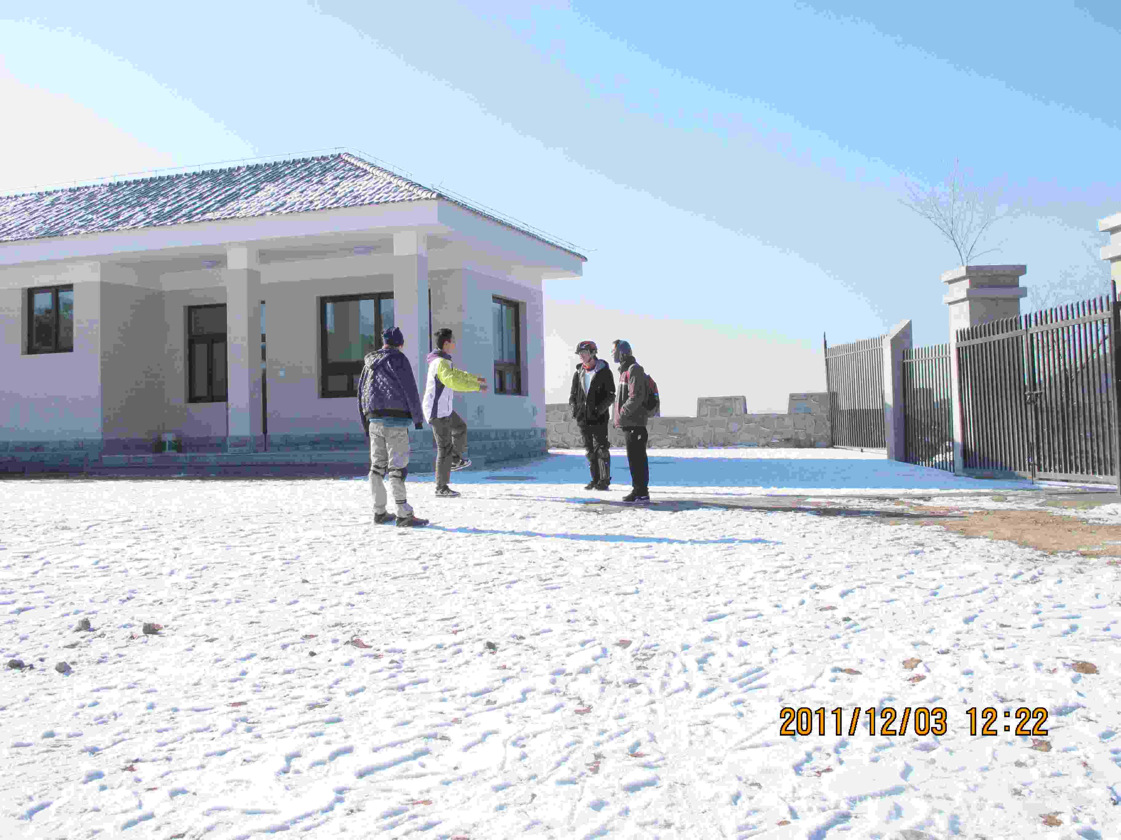 30快活林   大家在晒太阳.JPG