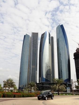 皇宫酒店对面的楼群