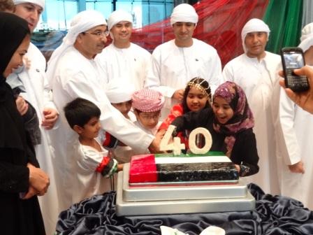 华美达酒店管理层庆祝阿联酋国庆