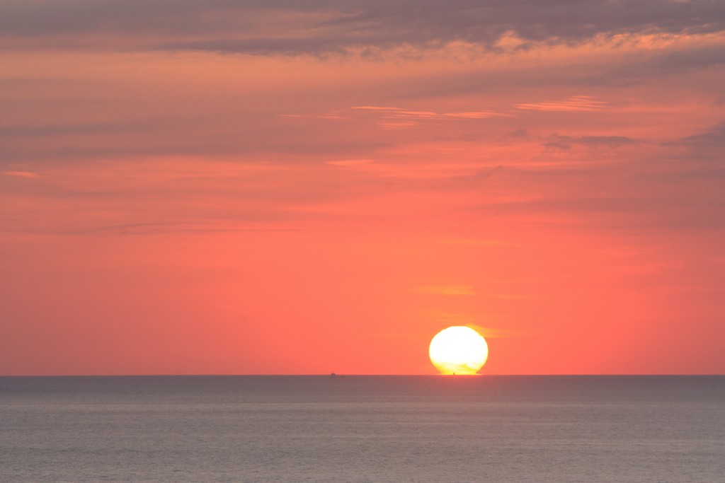 海上日出