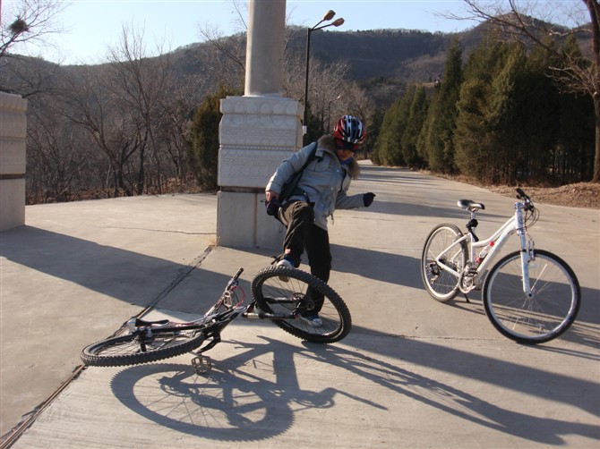 蛋蛋的车子好可怜啊