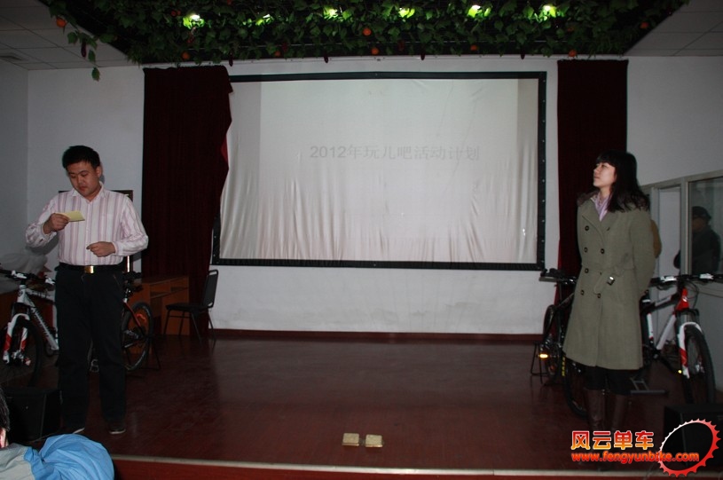 苹果核儿、笨鸟介绍2012年活动计划.jpg