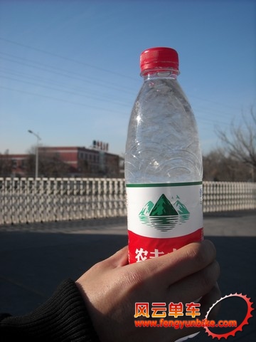 冻了一天的矿泉水