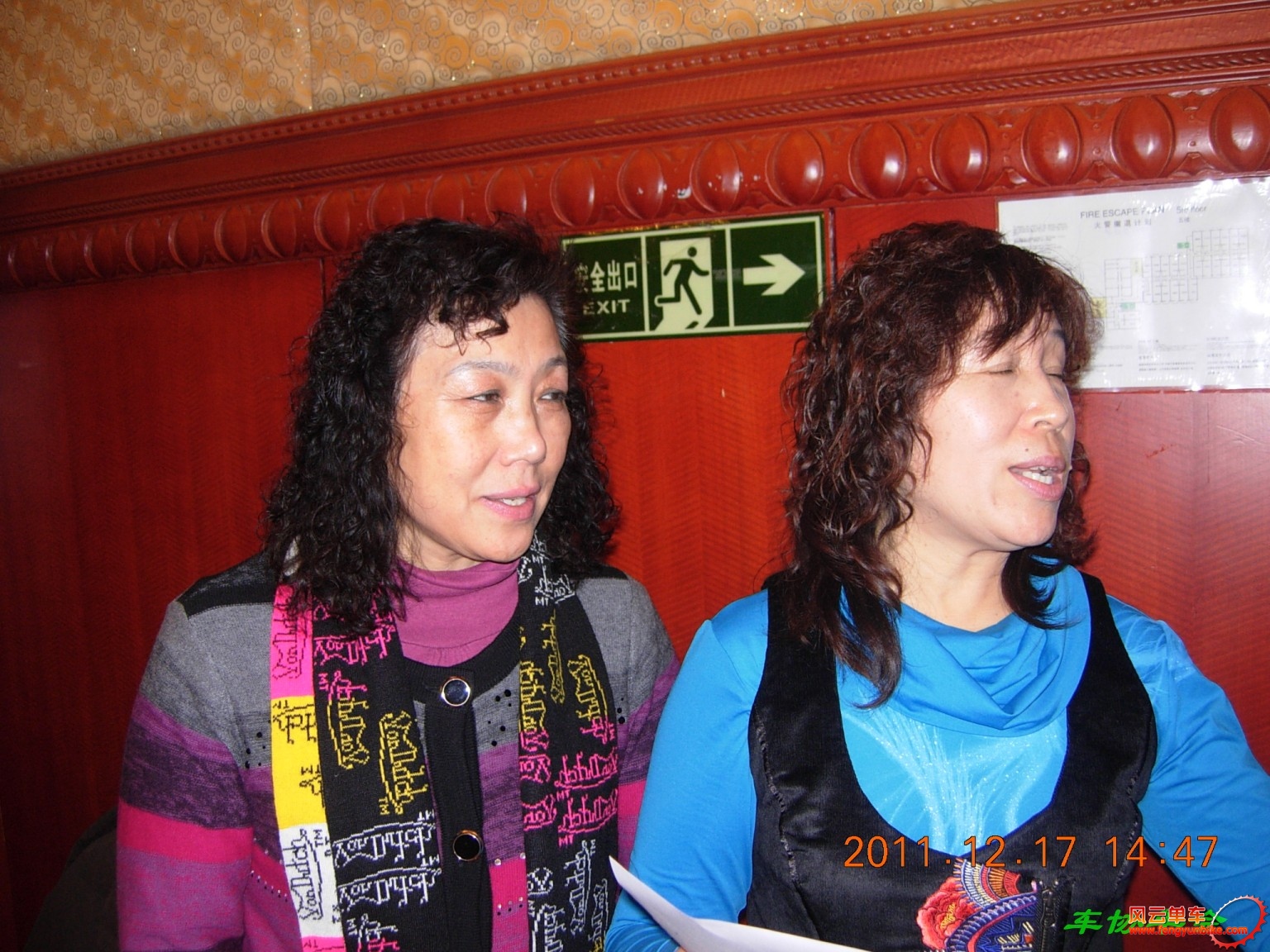 右边的是车协的工作人员