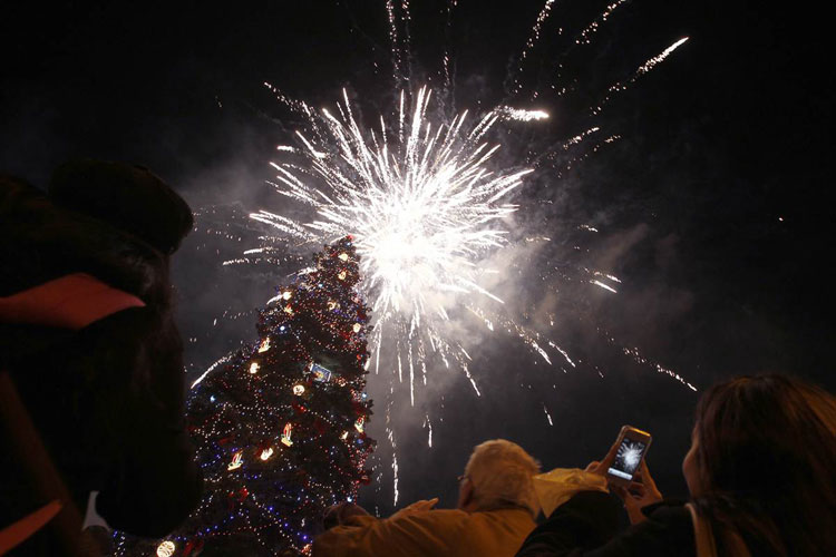ss-111202-holiday-lights-01_ss_full.jpg
