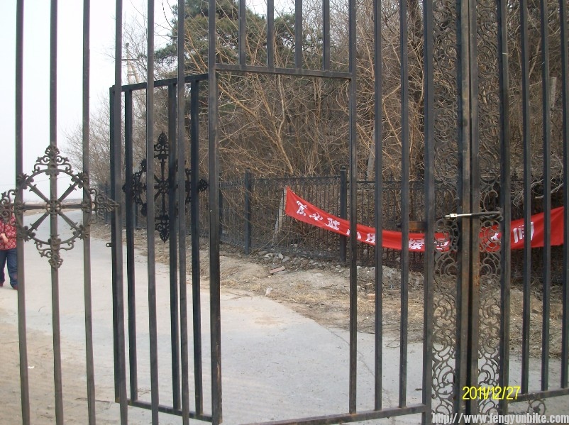 大铁门.jpg