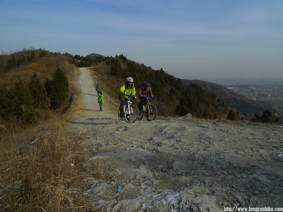 土路小越野。。。