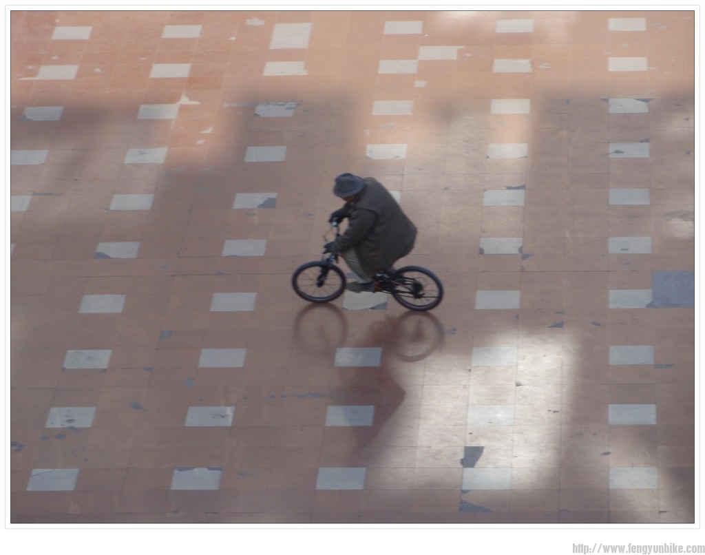 2011-12-28小区老者