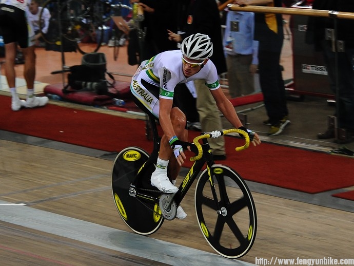 寻找队友的位置。