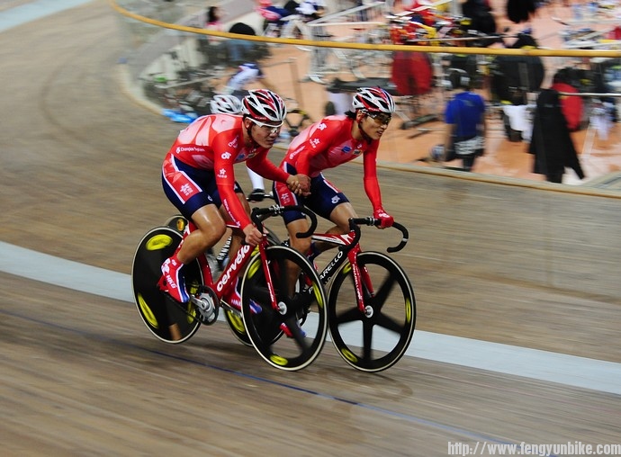 香港队在交接。