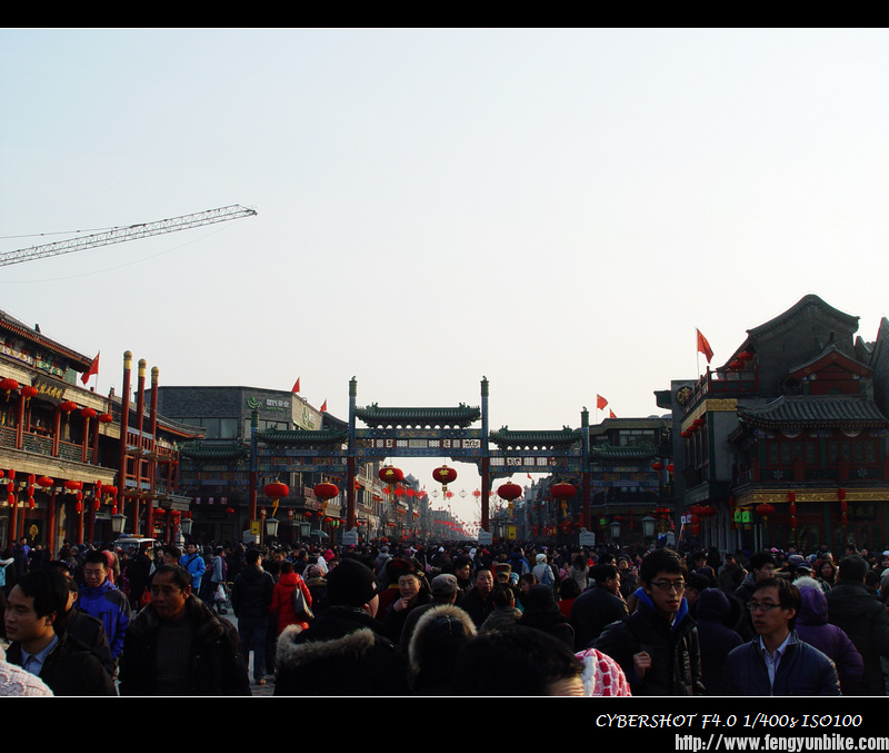 人山人海的步行街