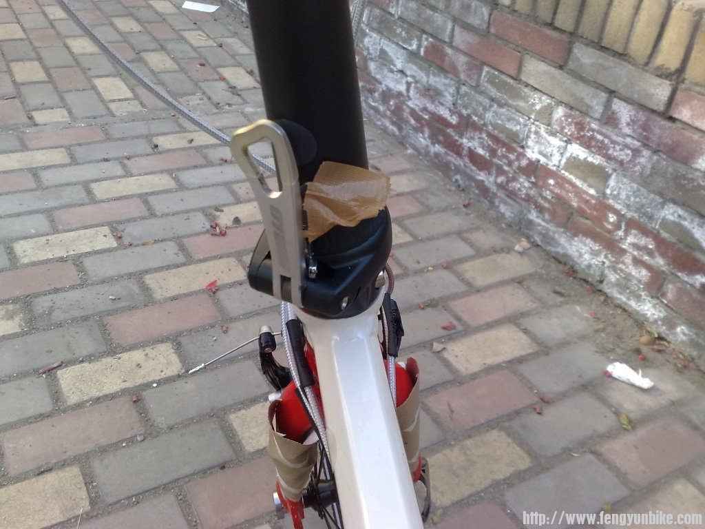 头管折叠扣很歪。呵呵。看习惯就习惯了。