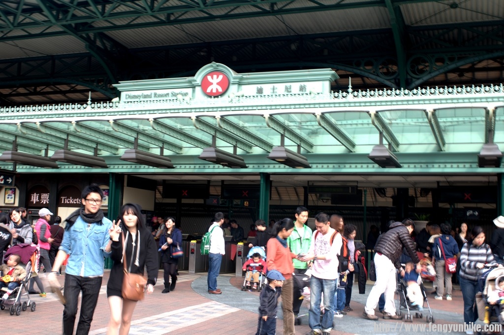 迪士尼地铁出来