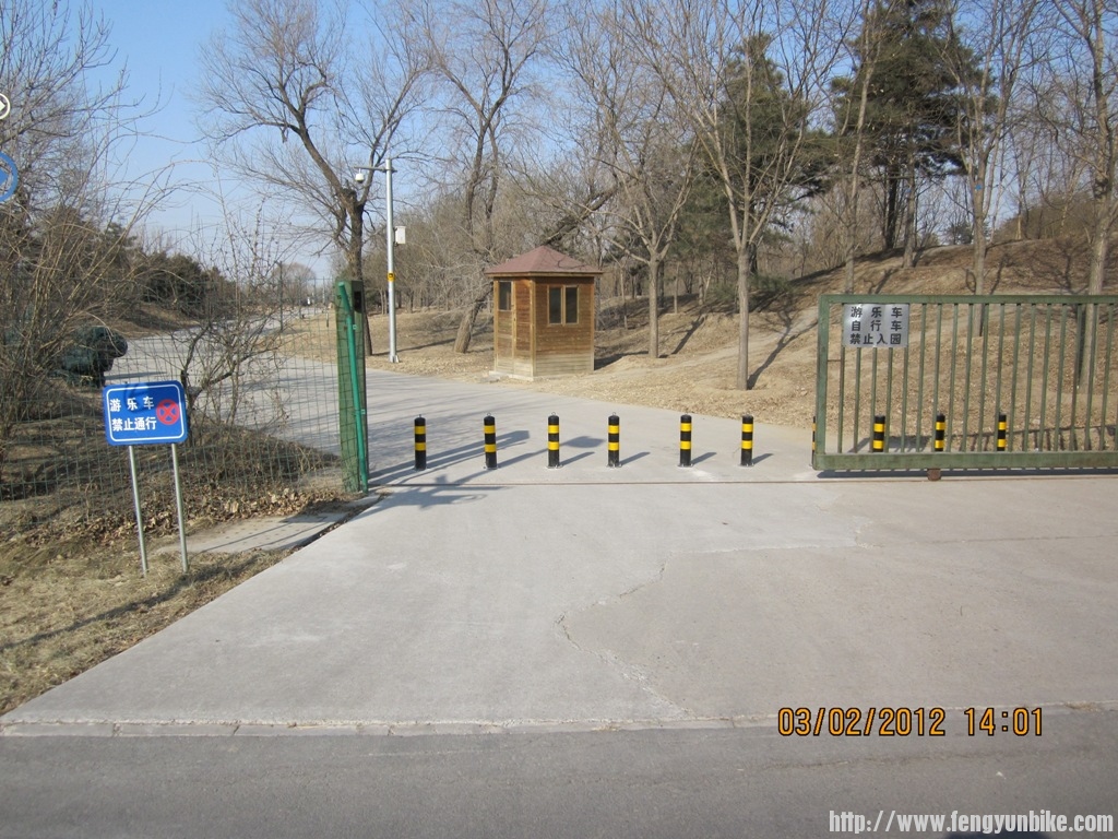 自行车不让进，我还是偷偷推着车进去了。进去才能到北园最高处。