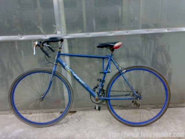 通体蓝色，象征着周末的蓝天白云，好不惬意！