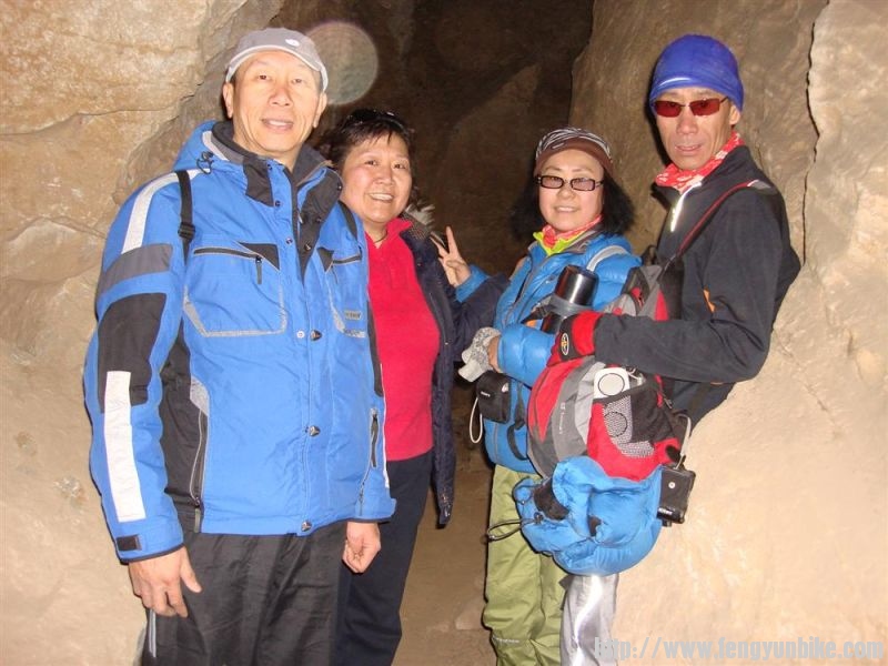 左前面的还是个车友，骑过新藏线。