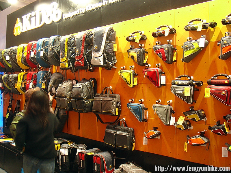 Kid骑行包展台1_副本.jpg