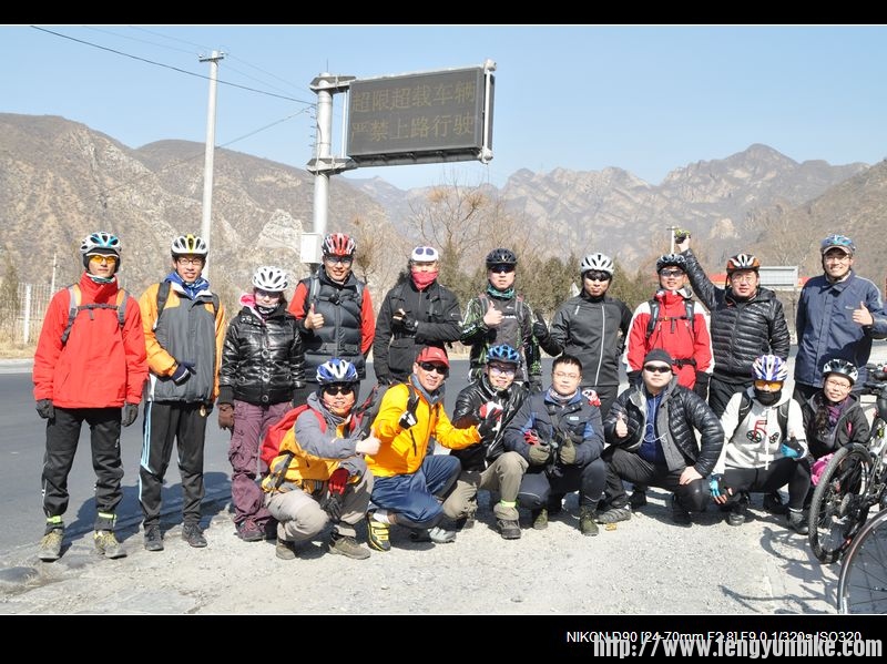 和北线的车友们在此会和，合影准备出发