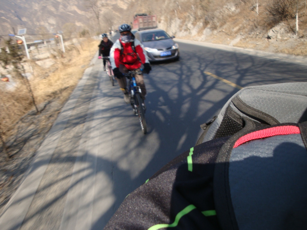 继续背后瞎拍—怎么还是这哥们？