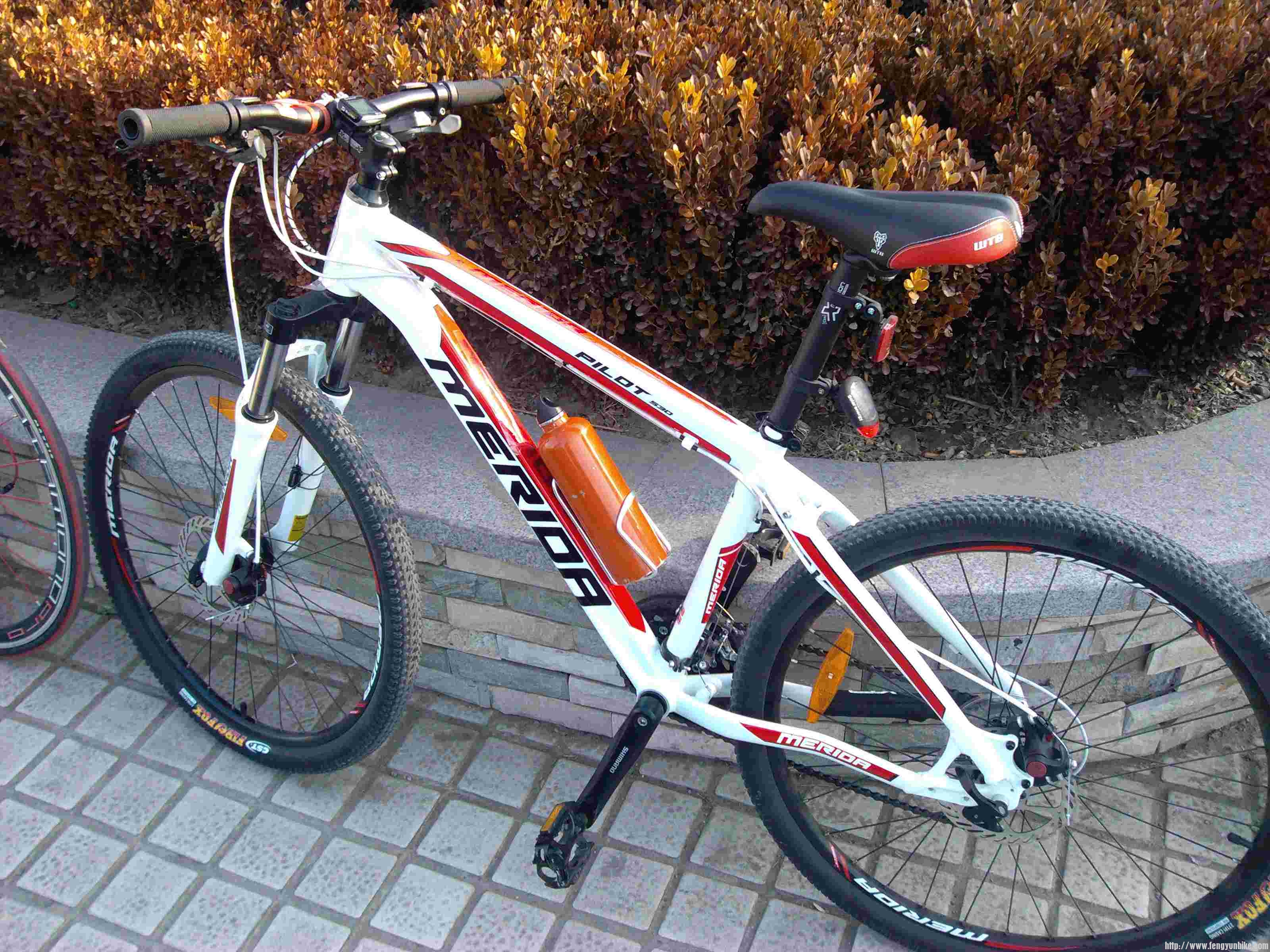 美利达领航者 应该是和捷安特770一个级别的车系