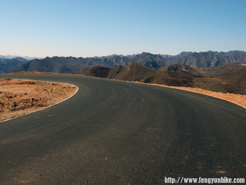 新铺的拍油路40.jpg