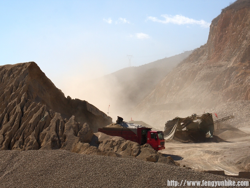 凤山采石场.jpg