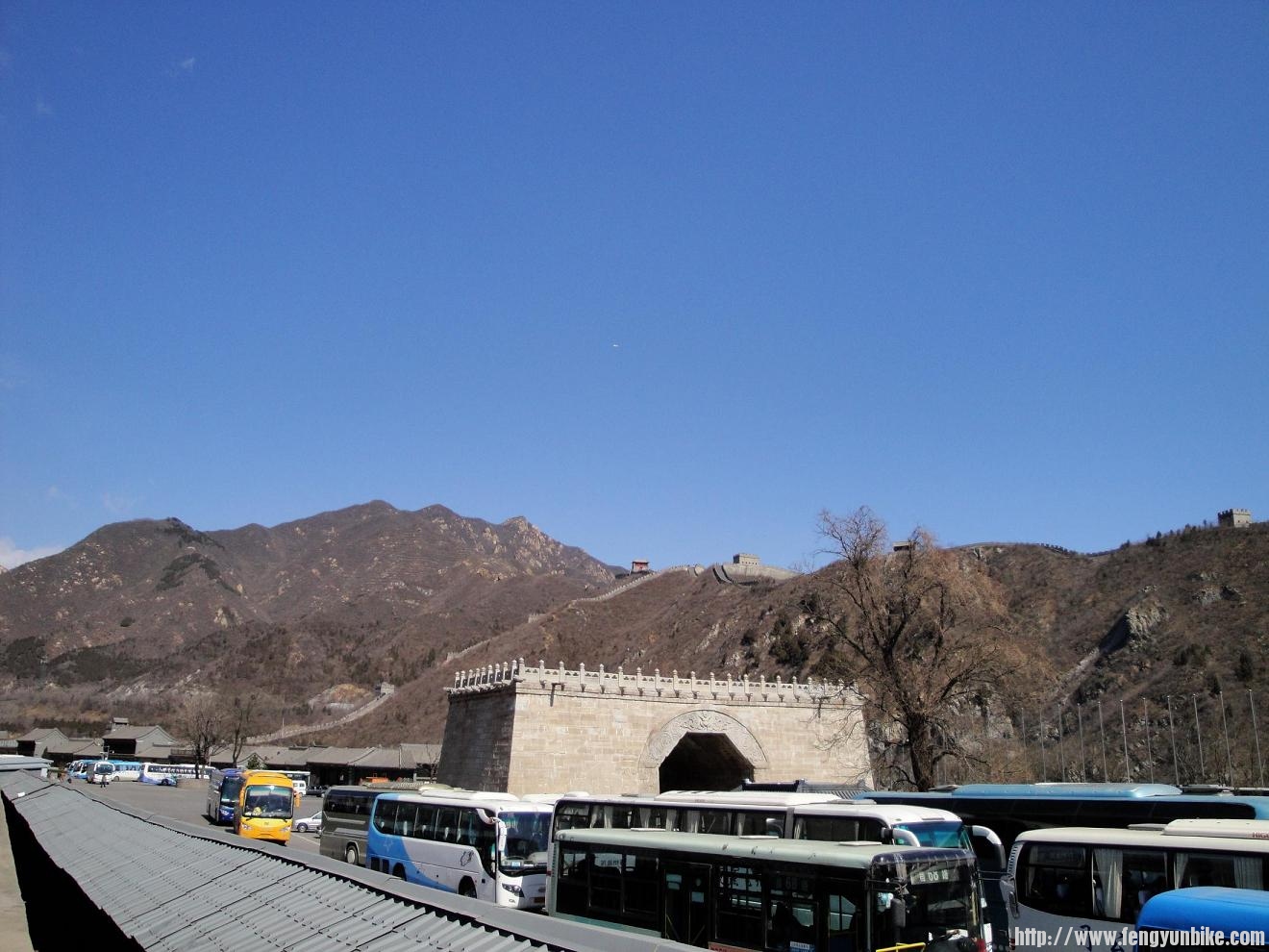 Anybody seen that in the middle of this pic, there is a small white thing like UFO