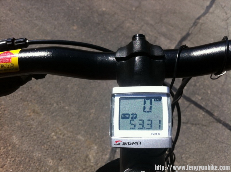 此处便是我下山吃饭的地方。不是又有精力观景，实在是景色不错！