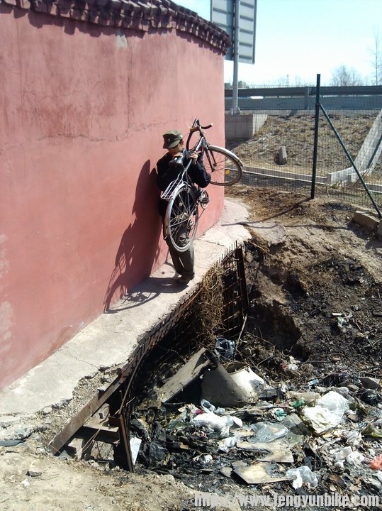 一不小心就掉臭水沟里