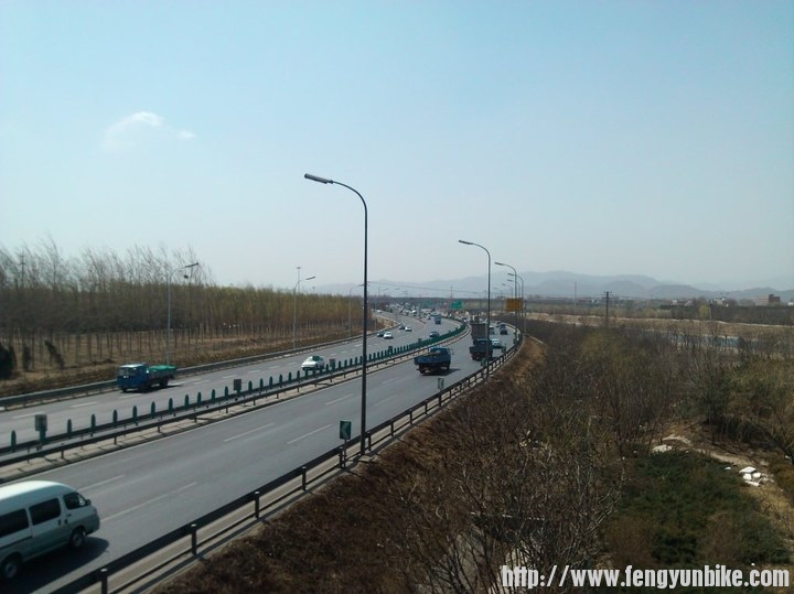 天桥上俯瞰北五环