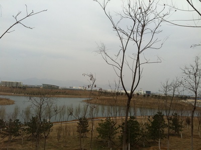 快到密云县城了，潮白河里终于有了水