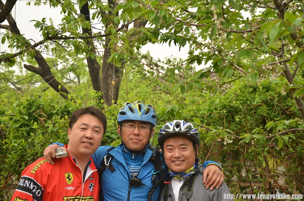 本次收队是天下独行每次他都为我们拍照，这次我们给他来拍照