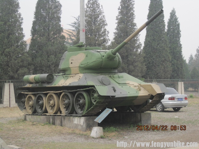坦克博物馆门口的坦克