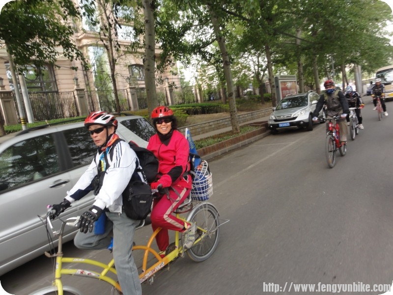 老邓与铿锵玫瑰