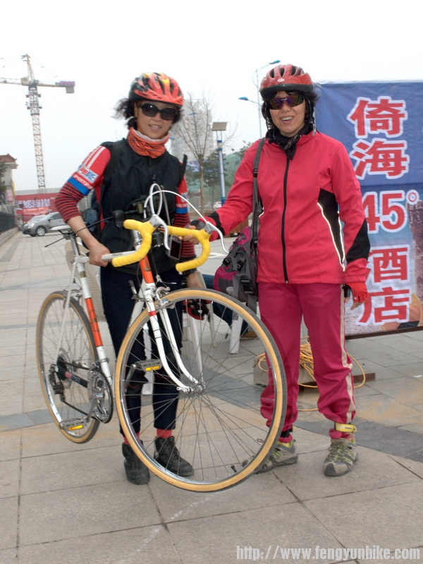 悠悠马姐与铿锵玫瑰