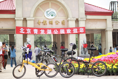 青龙湖门口的三辆座驾